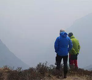 Fantastiska vyer av Himalaya på resan mot Everest Base Camp