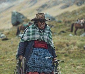 Längst Inkaleden övernattar vi hos Lucilla som bor med otroligt vacker utsikt över Ahobambadalen