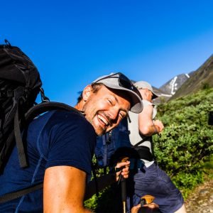 Glada turister på äventyrsturen i Kebnekaise