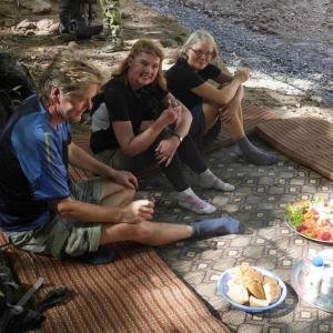 De naturliga råvaror som Marockansk mat är känt för ska självklart ätas i naturen, i Atlasbergen