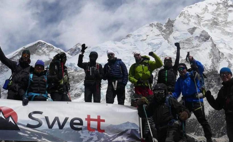 Gruppbild vid Mount Everest Base Camp