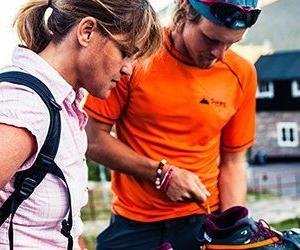 Våra guider förbereder inför bestigning av Kebnekaise