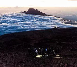 Kilimanjaro är världens högsta ensamstående berg på 5895 meter över havet