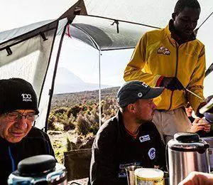 Vi ser till att ni får bra och energirik mat som tar er hela vägen till toppen av Kilimanjaro