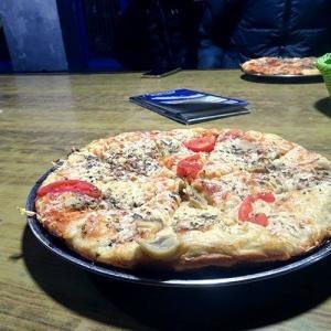 Njuter av italiensk mat i Cinque terre | Swett