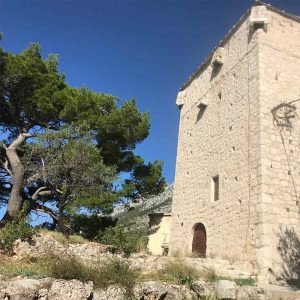 Ett ståtligt torn i Kroatien